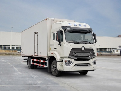 豪沃牌国六6.83米冷藏车
